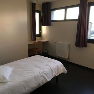 Zimmer mit Kingsize-Bett